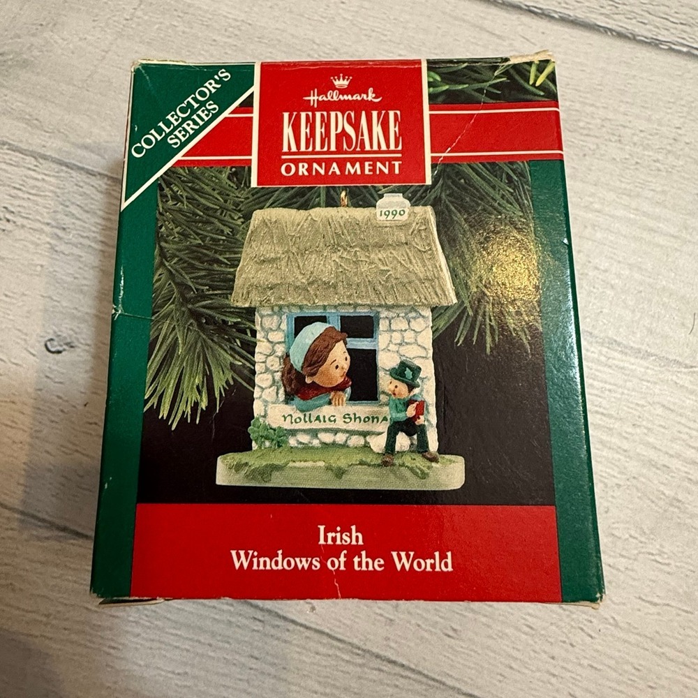 1990 Hallmark Keepsake Ornament Irish Windows of the World with Box Christmas